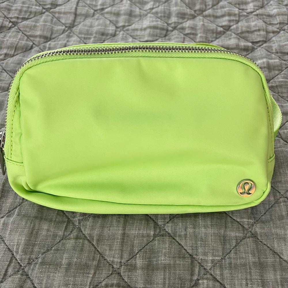 *RARE*Neo Mint, Lululemon Everywhere Belt Bag, Beautiful Condition, NO FLAWS